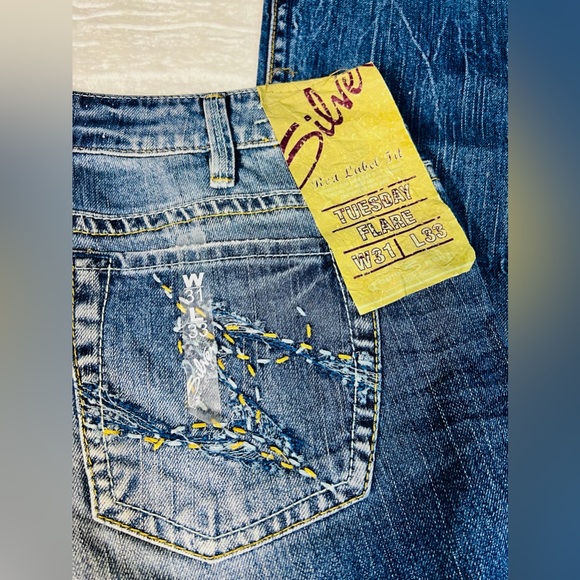 NWT SILVER JEANS Tuesday Flare 31 - Picture 6 of 7